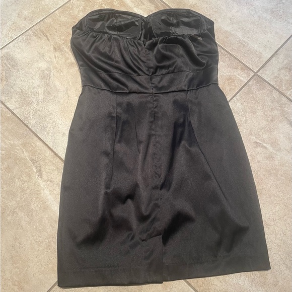 Women's black strapless mini dress. Size Medium. - Picture 5 of 7
